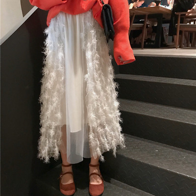 Fusta lungă cu sigiliu alb cu franjuri