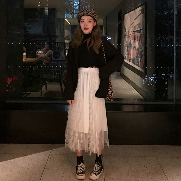 Fusta lungă cu sigiliu alb cu franjuri