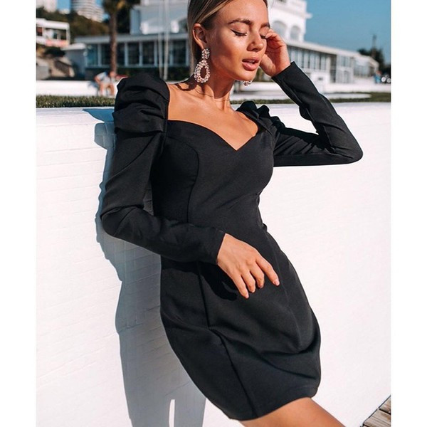 Stílusos női ruha hosszú ujjú fekete színben