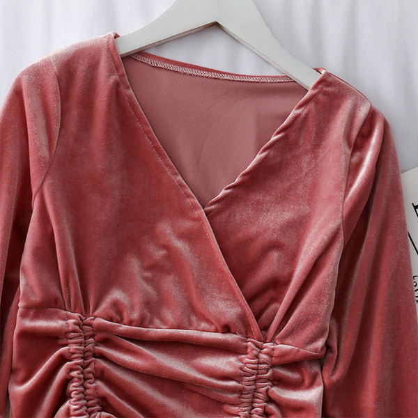 Modern női bársony blúz spitz nyakkivágással és több színben megkötővel