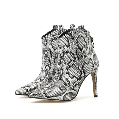 Κομψές γυναικείες μπότες  με φερμουάρ