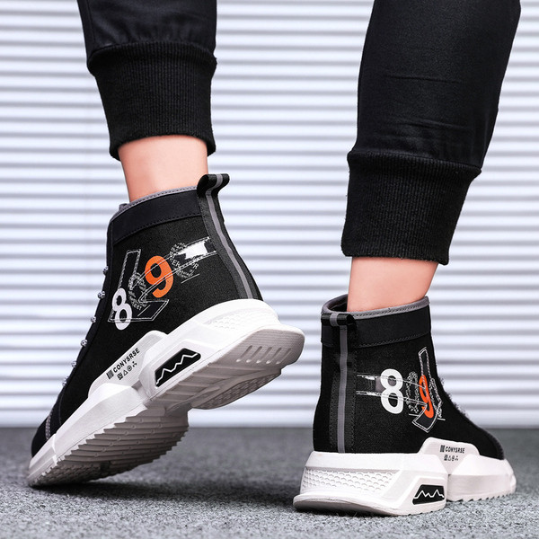 Alkalmi női tornacipő fűzővel és vastag talppal, fekete és szürke színben