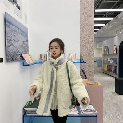 Palton scurt de puf alb, cu fermoar și buzunare