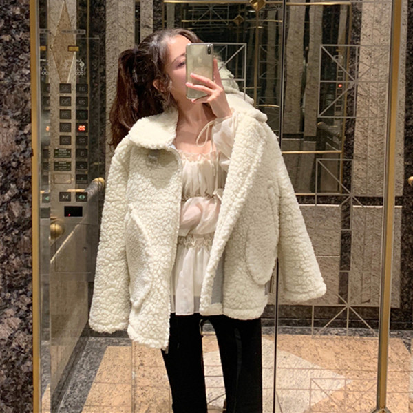 Palton scurt de puf alb, cu fermoar și buzunare