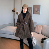 Дълго пухено палто в кафяв цвят с колан