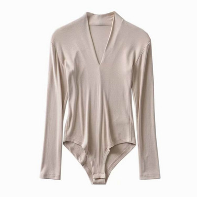 Modern női test spitz nyakkivágással, több színben