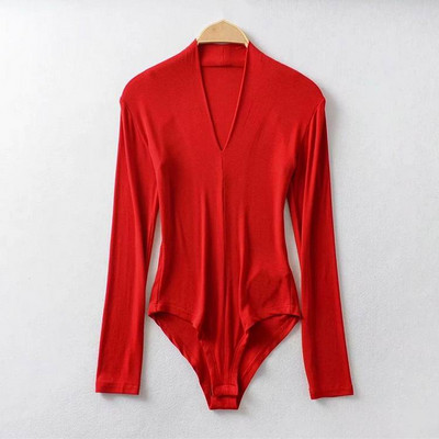 Modern női test spitz nyakkivágással, több színben