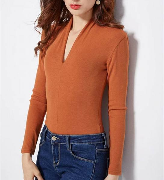 Modern női test spitz nyakkivágással, több színben