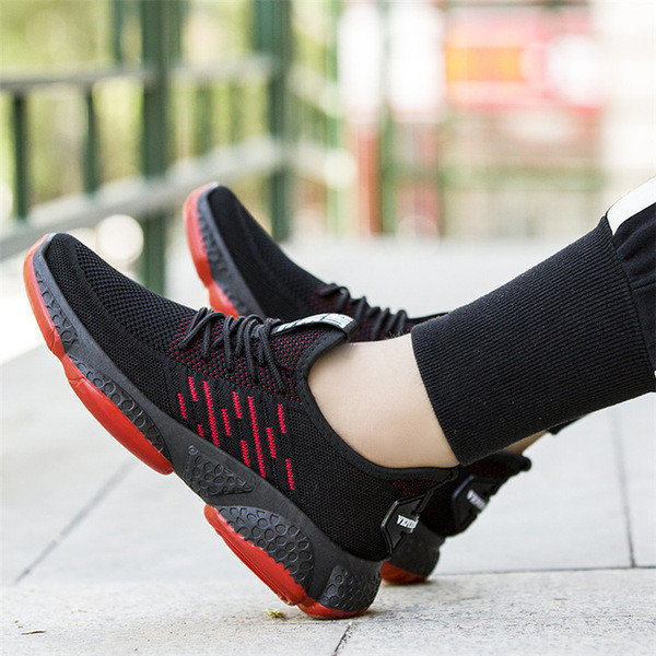 Ellentmondásos férfi tornacipő vastag talppal, két színben