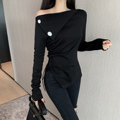 Bluză modernă asimetrică în negru cu nasturi