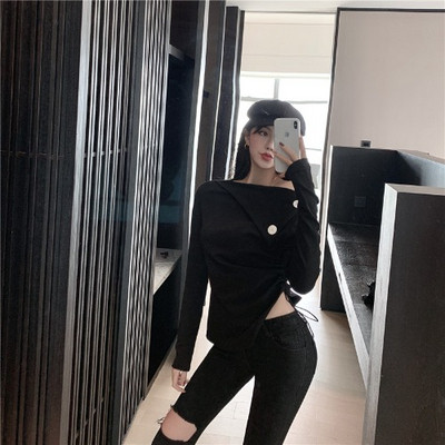 Bluză modernă asimetrică în negru cu nasturi