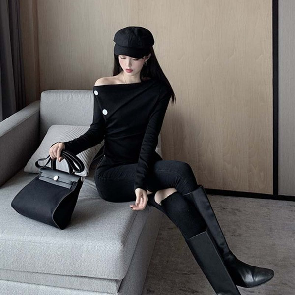 Bluză modernă asimetrică în negru cu nasturi