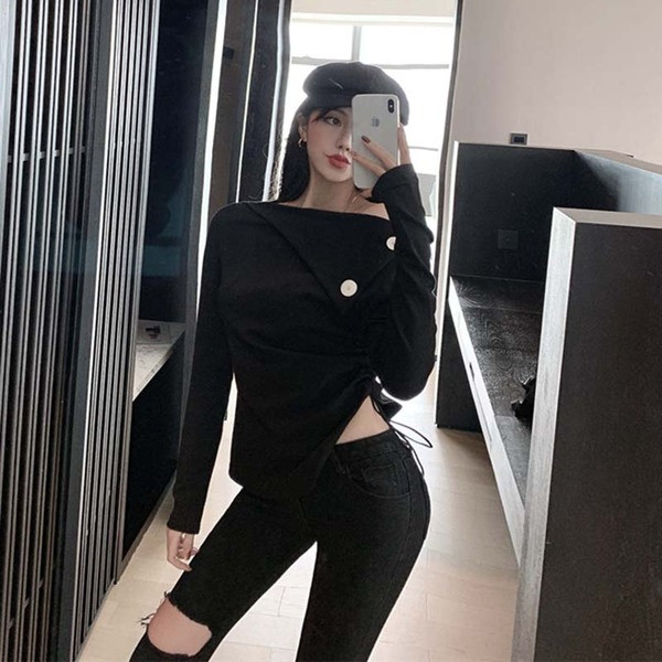 Bluză modernă asimetrică în negru cu nasturi