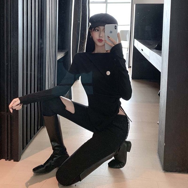 Bluză modernă asimetrică în negru cu nasturi