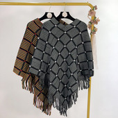 Női kötött poncsó két színben