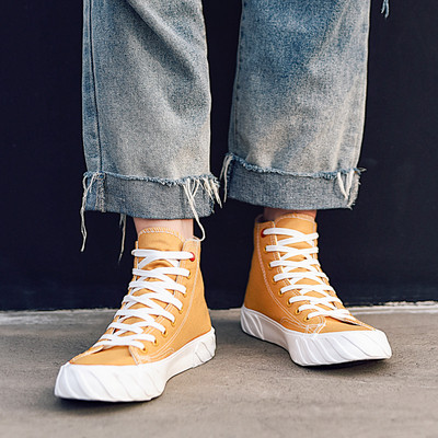 Alkalmi férfi tornacipő sima modell, három színben megkötővel