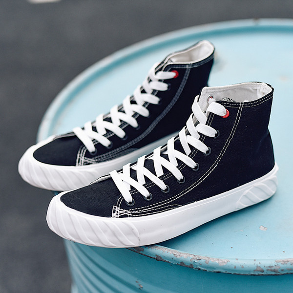 Alkalmi férfi tornacipő sima modell, három színben megkötővel