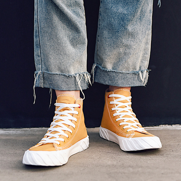 Alkalmi férfi tornacipő sima modell, három színben megkötővel