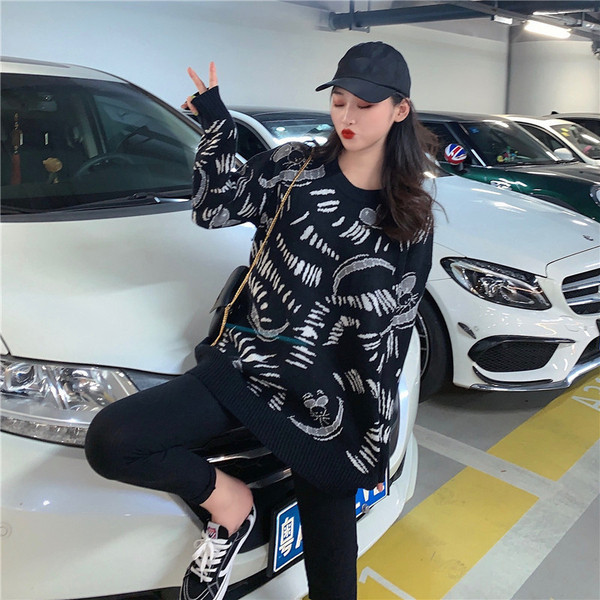 Női pulóver színes mintával két színben