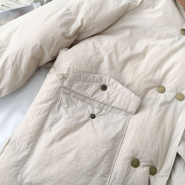 Női alkalmi kabát kapucnival és gombokkal bézs és fekete színben