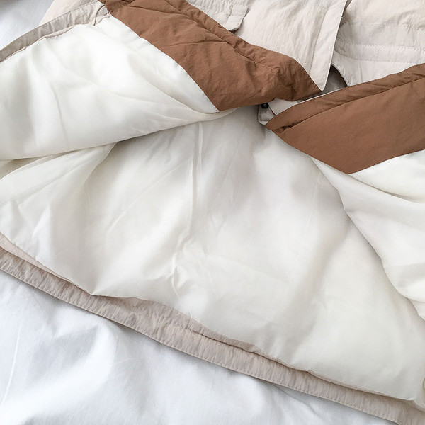 Női alkalmi kabát kapucnival és gombokkal bézs és fekete színben