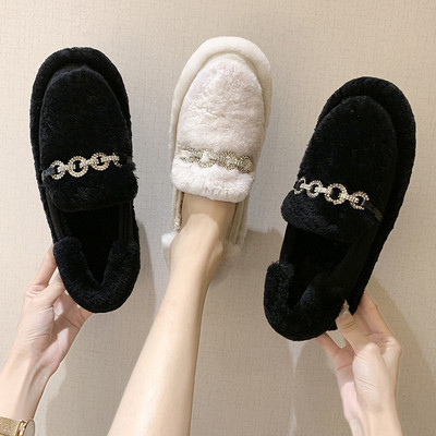 Γυναικεία χειμωνιάτικα παπούτσια με μεταλλικό στοιχείο σε μαύρο και άσπρο