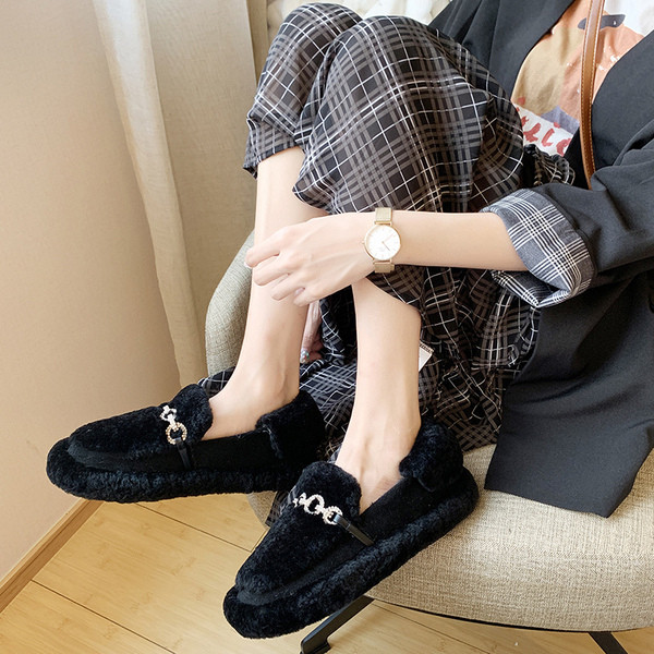 Fém elemes női téli cipő fekete-fehér színben