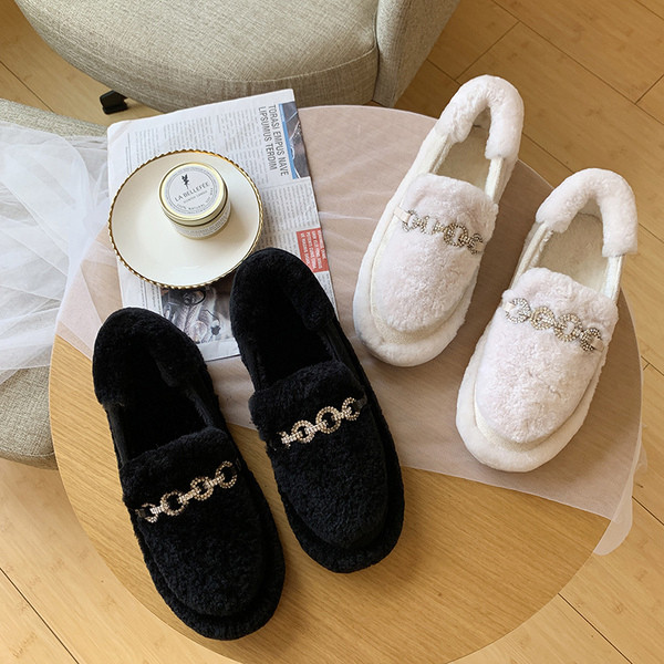 Fém elemes női téli cipő fekete-fehér színben