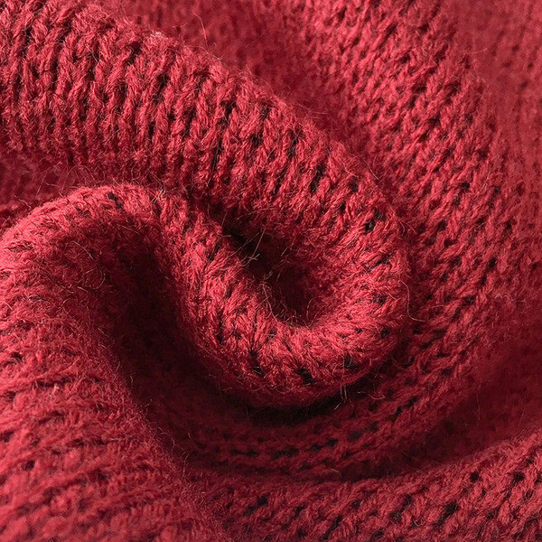 Καθημερινό γυνικείο πουλόβερ με εφαρμογή σε κόκκινο χρώμα