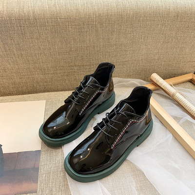 Lapos talpú női alkalmi cipő két színben