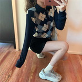 Σύντομο καρό πουλόβερ με  κουκούλα και κλασικό γιακά