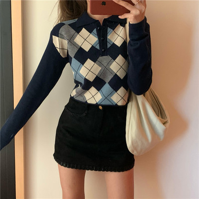 Σύντομο καρό πουλόβερ με  κουκούλα και κλασικό γιακά