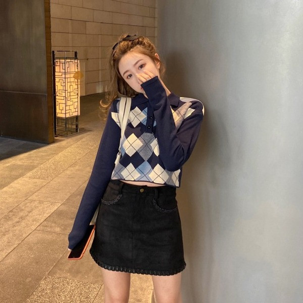 Σύντομο καρό πουλόβερ με  κουκούλα και κλασικό γιακά