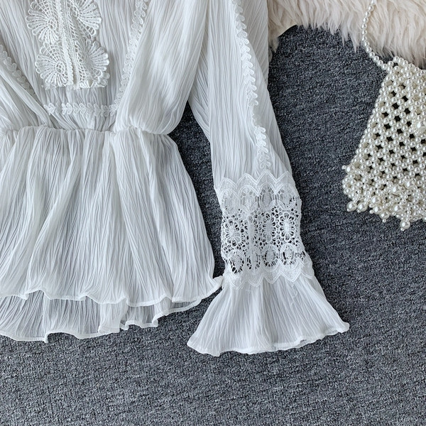 Cămașă de damă modernă cu broderie în alb și negru