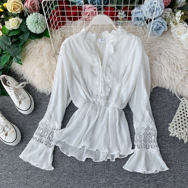 Cămașă de damă modernă cu broderie în alb și negru