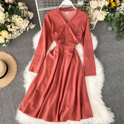 Μοντέρνο γυναικείο φόρεμα  με λαιμόκοψη σε διάφορα χρώματα