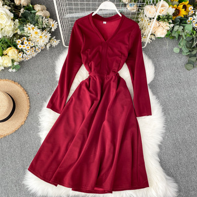 Μοντέρνο γυναικείο φόρεμα  με λαιμόκοψη σε διάφορα χρώματα