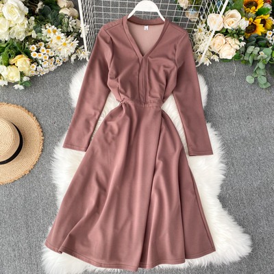 Μοντέρνο γυναικείο φόρεμα  με λαιμόκοψη σε διάφορα χρώματα