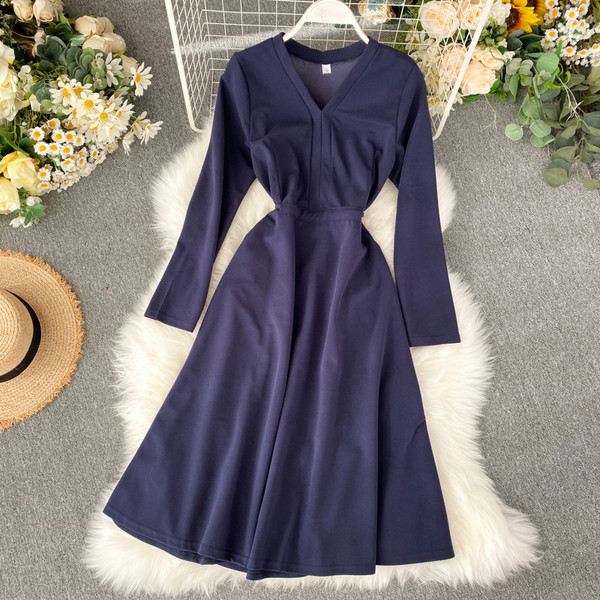 Μοντέρνο γυναικείο φόρεμα  με λαιμόκοψη σε διάφορα χρώματα