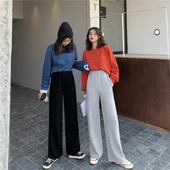 Pantaloni sport-casual lungi și largi de culoare gri și negru