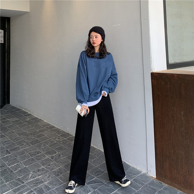 Pantaloni sport-casual lungi și largi de culoare gri și negru