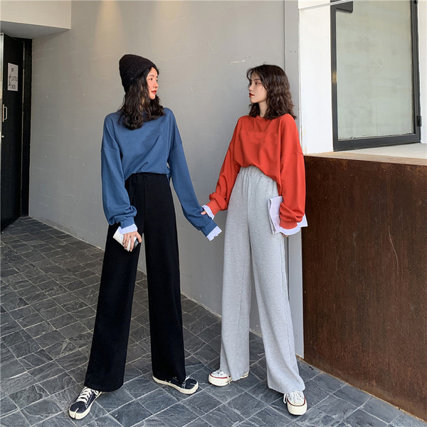 Pantaloni sport-casual lungi și largi de culoare gri și negru