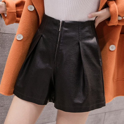 Νέο μοντέλο κοντό γυναικείο παντελόνι από οικολογικό δέρμα με φερμουάρ σε μαύρο χρώμα