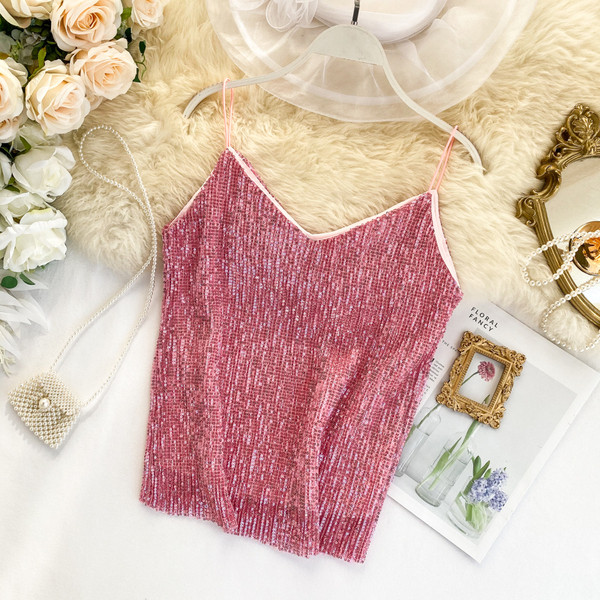 Rózsaszín színű, vékony pántokkal ellátott női alsónadrág