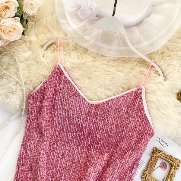 Rózsaszín színű, vékony pántokkal ellátott női alsónadrág