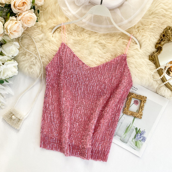 Rózsaszín színű, vékony pántokkal ellátott női alsónadrág