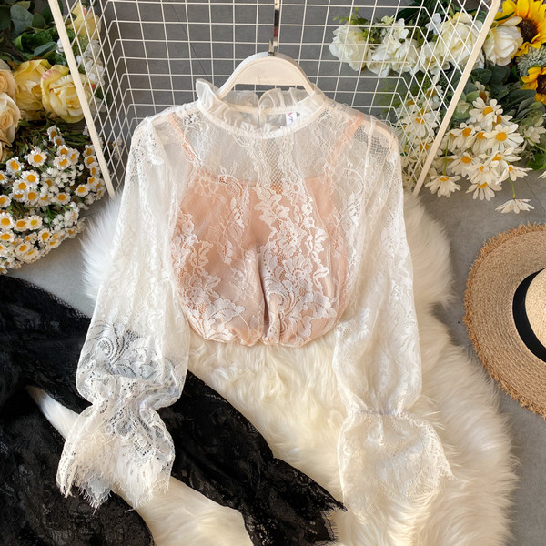 Καθημερινό γυναικείο πουκάμισο με ψηλό κολάρο και δαντέλα σε τρία χρώματα