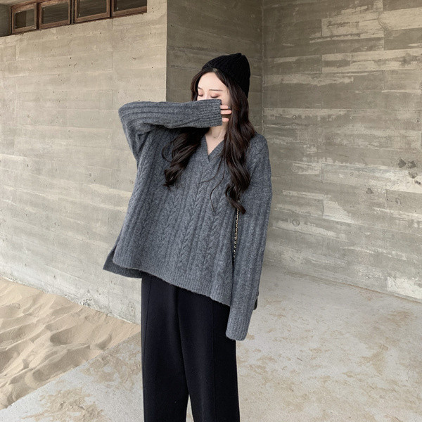 Γυναικείο πλεκτό πουλόβερ με λαιμόκοψη και κουκούλα