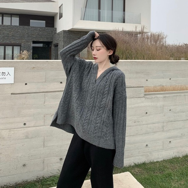 Γυναικείο πλεκτό πουλόβερ με λαιμόκοψη και κουκούλα