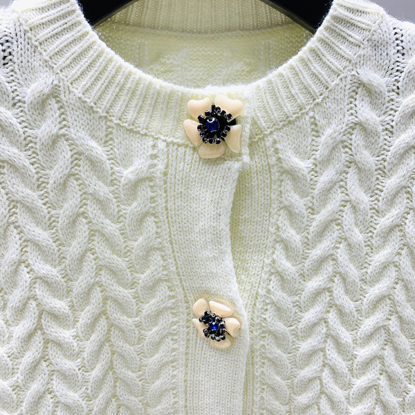 Új modell női kardigán fehér és fekete gombokkal